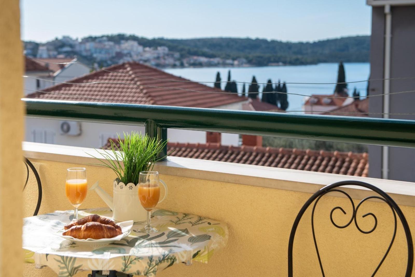 Apartment Anita Trogir Exterior photo