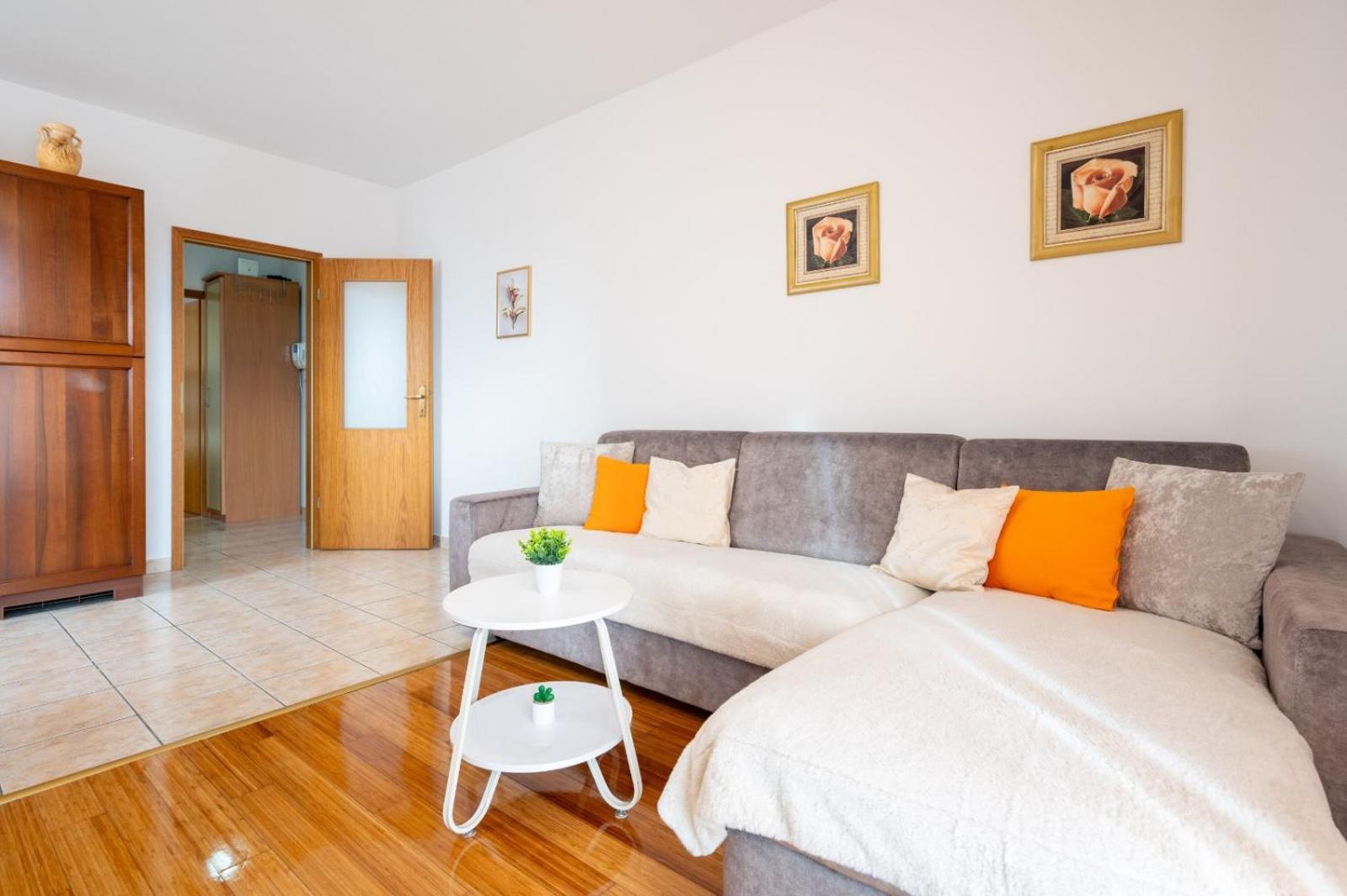 Apartment Anita Trogir Exterior photo