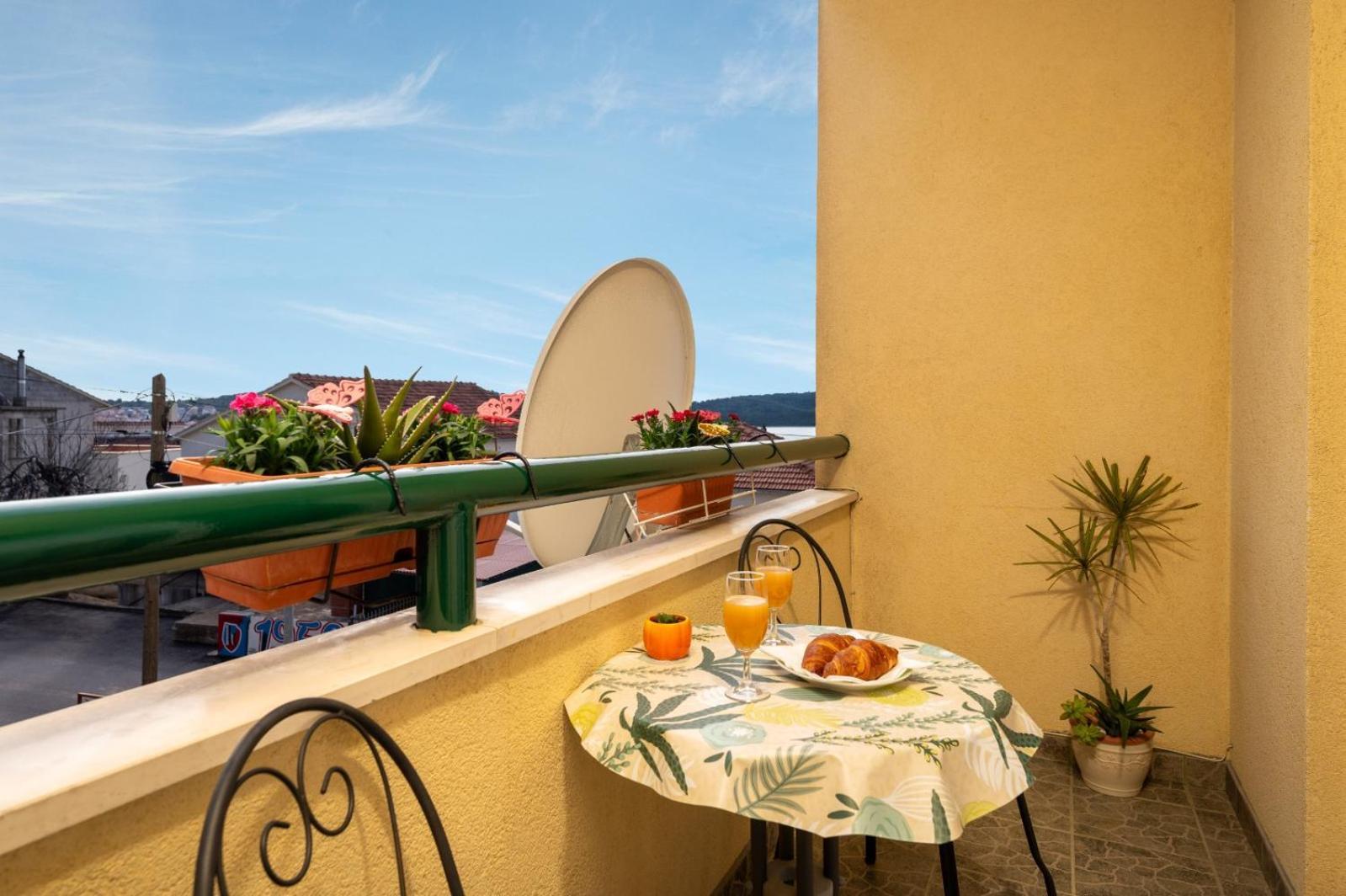 Apartment Anita Trogir Exterior photo