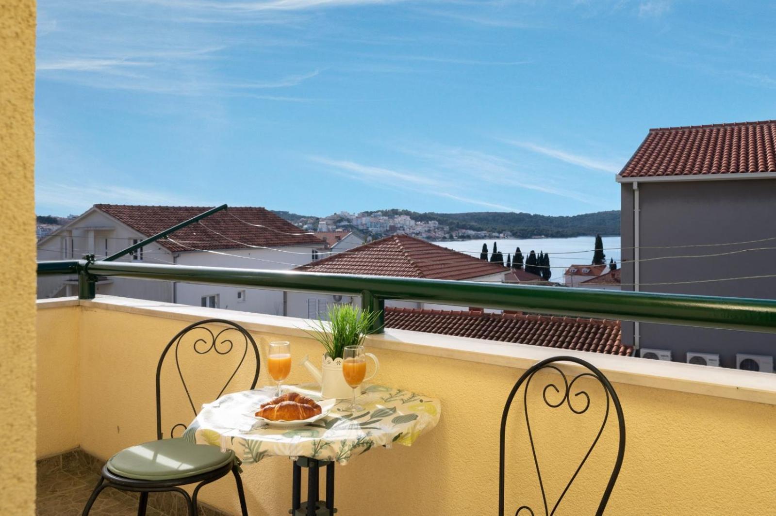 Apartment Anita Trogir Exterior photo